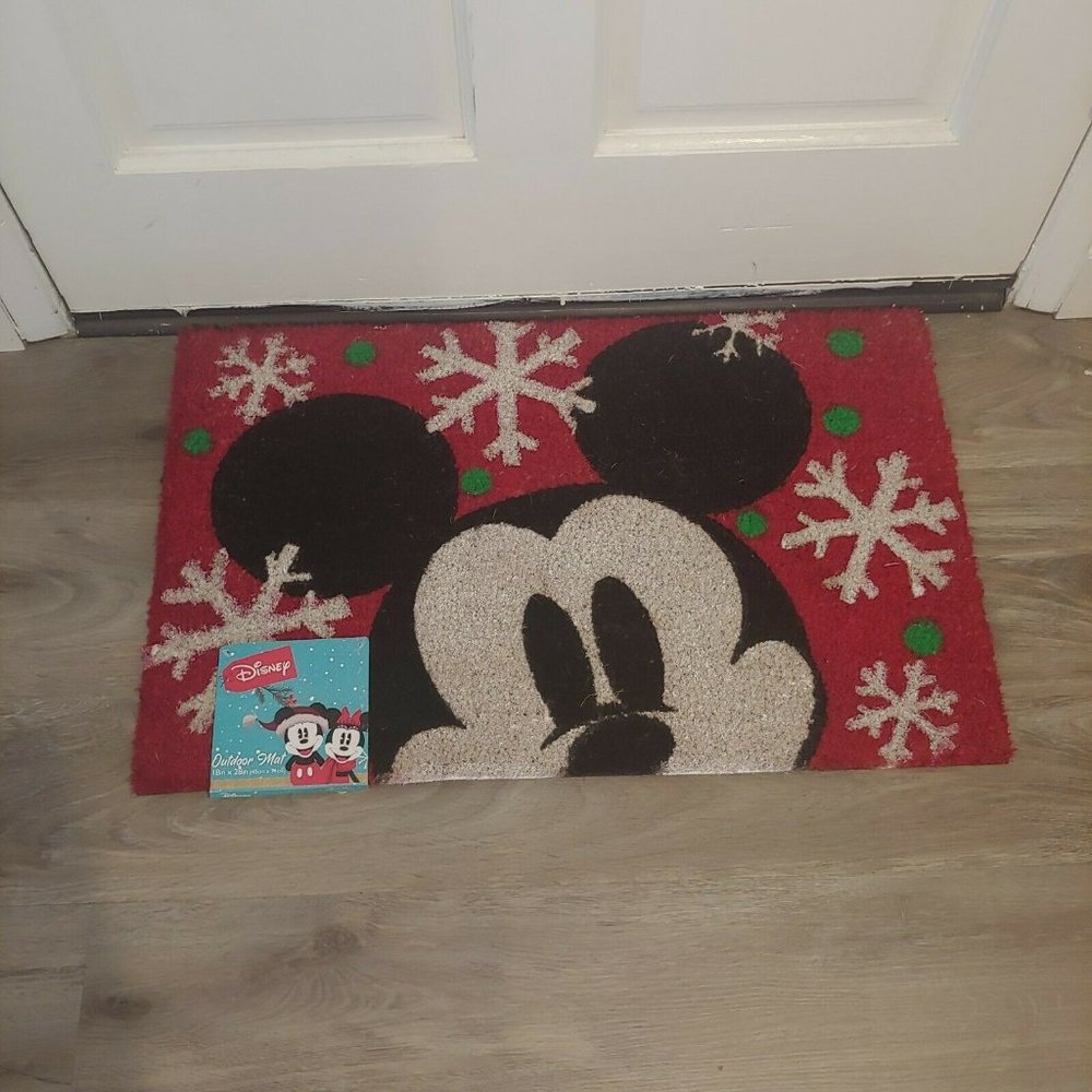 ♥️SOLD♥️Disney Mickey Mouse Outdoor Mat 18 X 28 Christmas Holiday Snowflakes - Picture 1 of 3